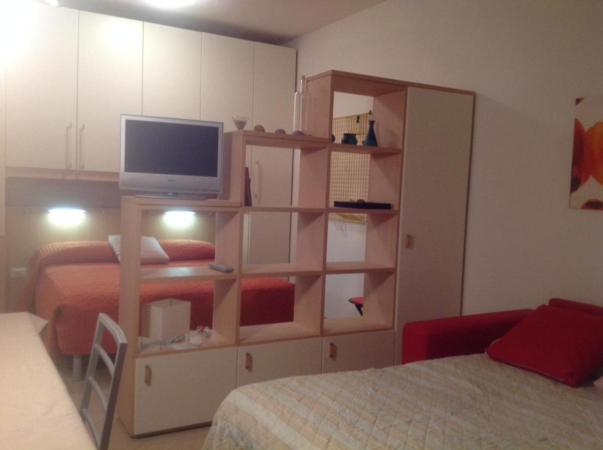 Hotel Apartments Villaggio Dei Fiori 4 Stars Luxury - Great Family Resort - Pet Friendly - With Hypermarket - Delivery Restaurant-Pizzeria - Room Breakfast With Supplement - Ultra Fast Wi-Fi - Play Area For Children - Olympic Swimming Pool - Parking Caorle Exterior foto