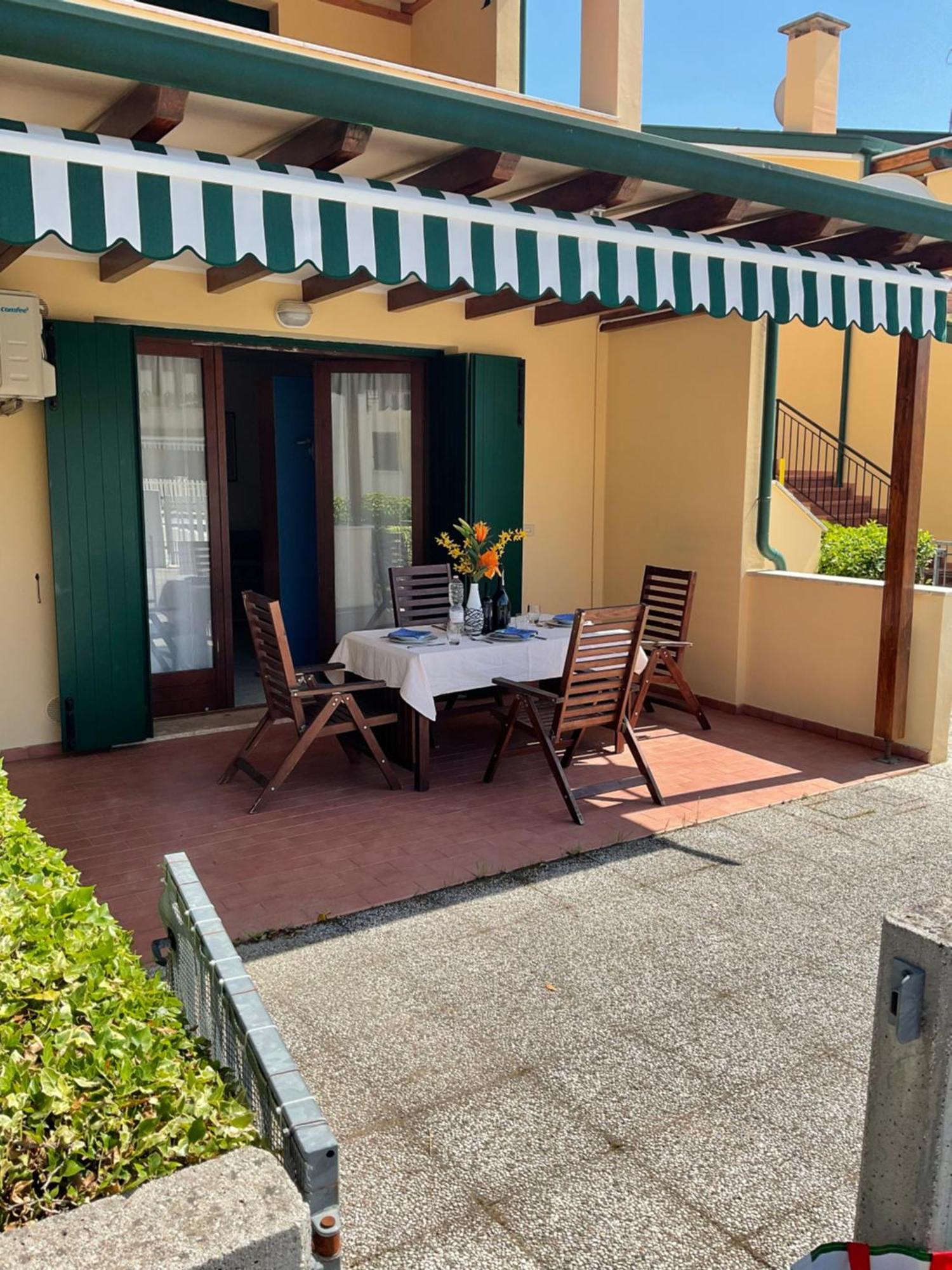 Hotel Apartments Villaggio Dei Fiori 4 Stars Luxury - Great Family Resort - Pet Friendly - With Hypermarket - Delivery Restaurant-Pizzeria - Room Breakfast With Supplement - Ultra Fast Wi-Fi - Play Area For Children - Olympic Swimming Pool - Parking Caorle Exterior foto