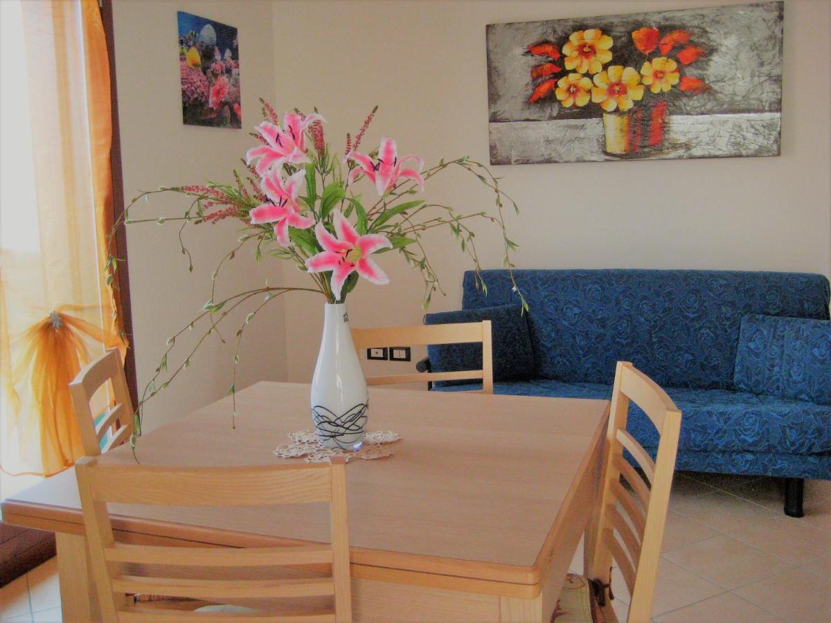 Hotel Apartments Villaggio Dei Fiori 4 Stars Luxury - Great Family Resort - Pet Friendly - With Hypermarket - Delivery Restaurant-Pizzeria - Room Breakfast With Supplement - Ultra Fast Wi-Fi - Play Area For Children - Olympic Swimming Pool - Parking Caorle Exterior foto